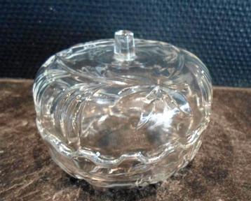 Kristallen bonbondoosje / dekseldoosje. beschikbaar voor biedingen