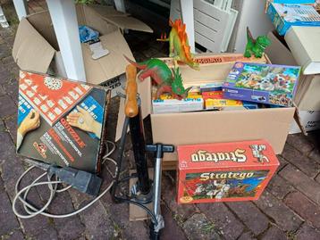 Diverse spelletjes en puzzels - Stratego, Quizzle, Lotto beschikbaar voor biedingen