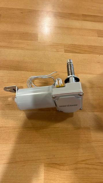 Nieuwe Vetus ruitenwisser lange as 12 volt beschikbaar voor biedingen