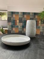 Mooie set van vaas en schaal van wit met grijs aardewerk,, Huis en Inrichting, Woonaccessoires | Vazen, Ophalen, Wit, Aardewerk of Porselein