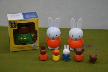 8 poppetjes van Nijntje familie 3 grote/ 5 kleine Dick Bruna beschikbaar voor biedingen