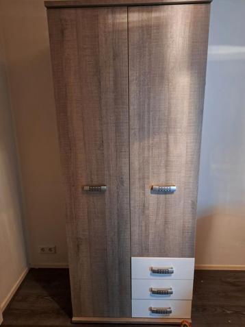 Tiener/kinder kledingkast van Beter Bed beschikbaar voor biedingen