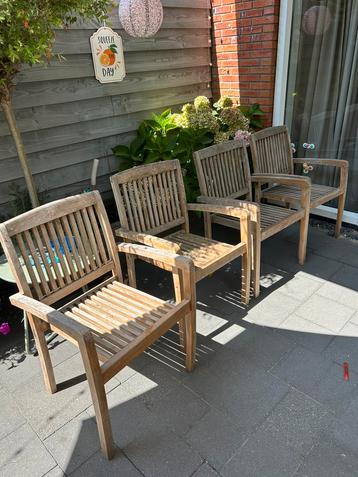 Houten tuinstoelen 4x beschikbaar voor biedingen