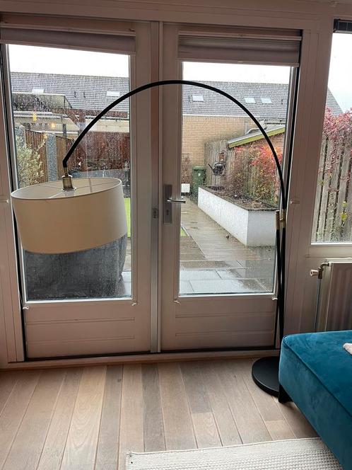 Lamp TEO ARCH van MADE . COM, Huis en Inrichting, Lampen | Vloerlampen, Zo goed als nieuw, 150 tot 200 cm, Ophalen