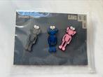 KAWS “BFF PINS”, Verzenden