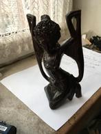 Dame, donkerbruin, van hoogwaardig houtsnijwerk., Ophalen