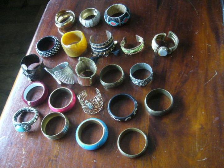 VERZAMELING MOOIE VINTAGE ARMBANDEN 23 STUKS ZIE TEKST, Sieraden, Tassen en Uiterlijk, Antieke sieraden, Armband, Overige materialen
