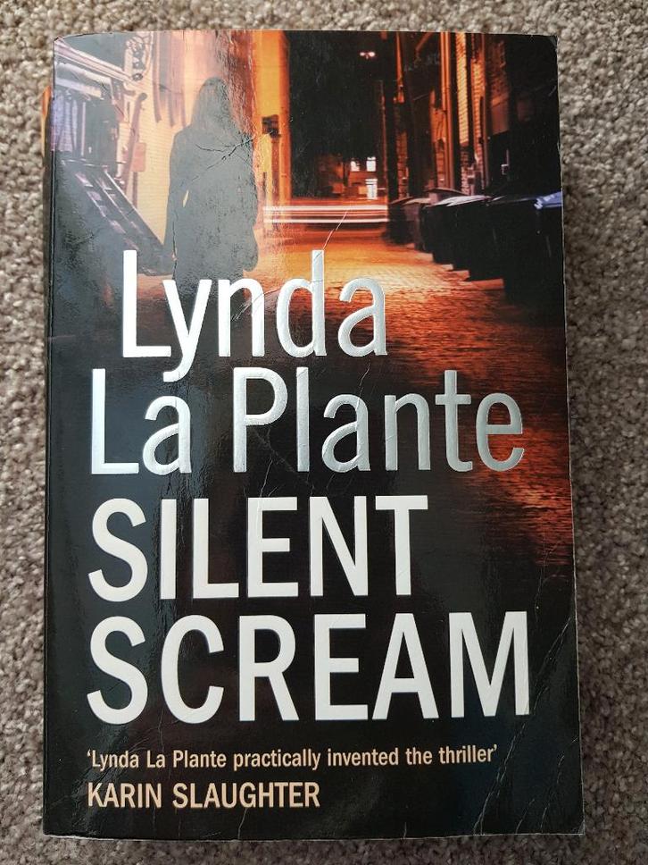 Engels boek : Silent scream -- Lynda La Plante --, Boeken, Thrillers, Gelezen, Europa overig, Ophalen of Verzenden
