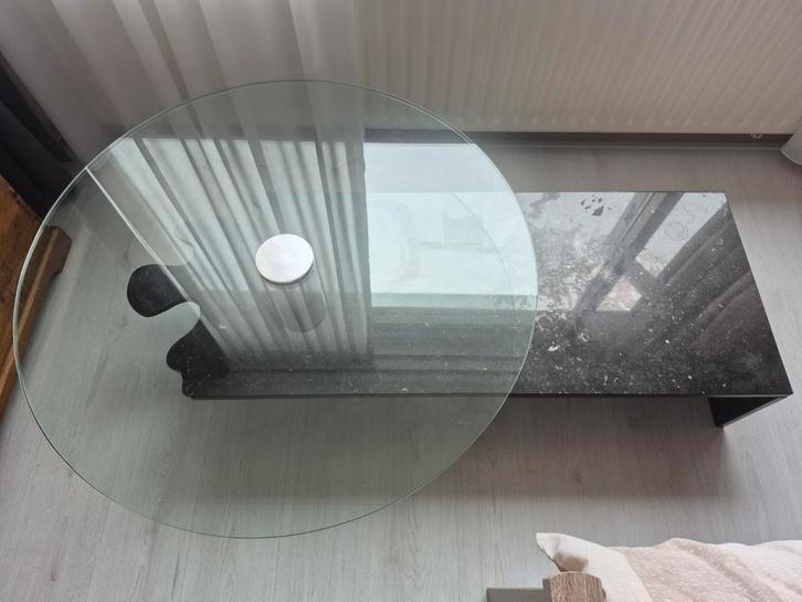 Marmeren salontafel met ronde glasplaat, Huis en Inrichting, Tafels | Salontafels, Gebruikt, Minder dan 50 cm, 100 tot 150 cm