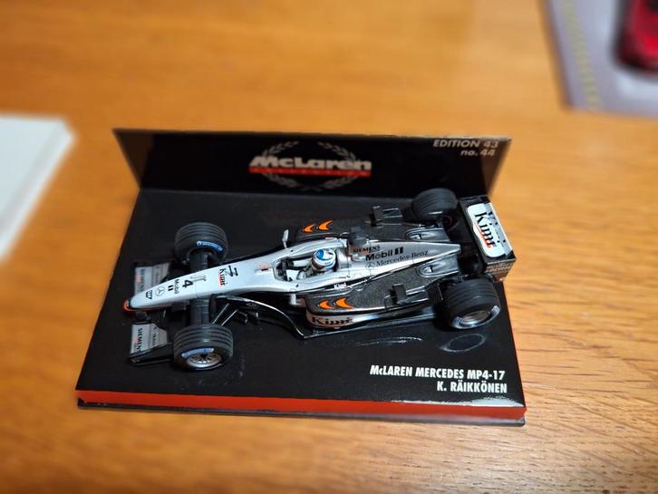 McLaren Mercedes MP4-17 K. Räikkönen Minichamps 1:43, Hobby en Vrije tijd, Modelauto's | 1:43, Zo goed als nieuw, Auto, MiniChamps