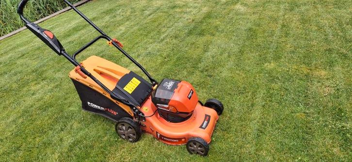 Powerplus Accu Grasmaaier, Tuin en Terras, Grasmaaiers, Gebruikt, Accu-grasmaaier, 40 t/m 49 cm, Cirkelmaaier, Mulchfunctie, Opvangzak