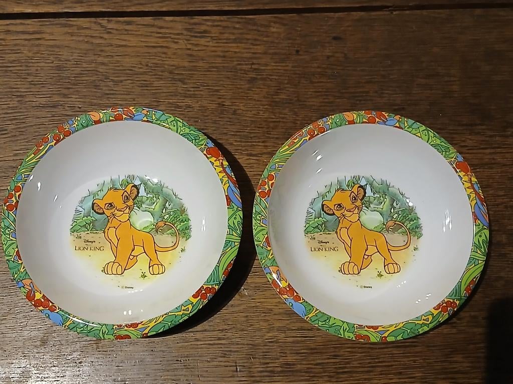 TWEE DISNEY SCHAALTJES (SIMBA) NIEUWSTAAT.., Ophalen of Verzenden, Zo goed als nieuw, Servies