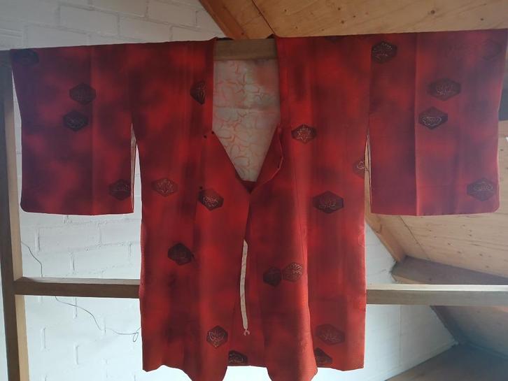 Traditionele Japanse Kimono haori jasje red matsu, Antiek en Kunst, Antiek | Kleding en Accessoires, Ophalen of Verzenden
