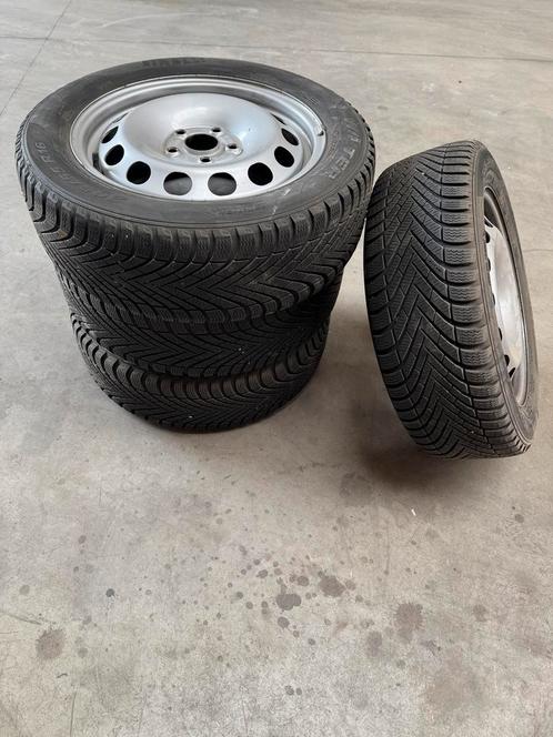 Set 4x stalen velgen 16 inch met Pirelli banden – VW Caddy, Auto diversen, Wieldoppen, Gebruikt, Ophalen