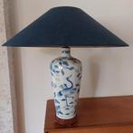 Delfts blauw / Chinees porselein lamp met grote blauwe kap, Ophalen