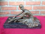 bronzen beeld, rustende danseres in jaren '20 stijl, Antiek en Kunst, Kunst | Beelden en Houtsnijwerken, Ophalen of Verzenden