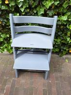 Mooie Grijze (nieuw model) Stokke Tripp trapp kinderstoel, Kinderen en Baby's, Kinderstoelen, Ophalen, Zo goed als nieuw, Meegroeistoel