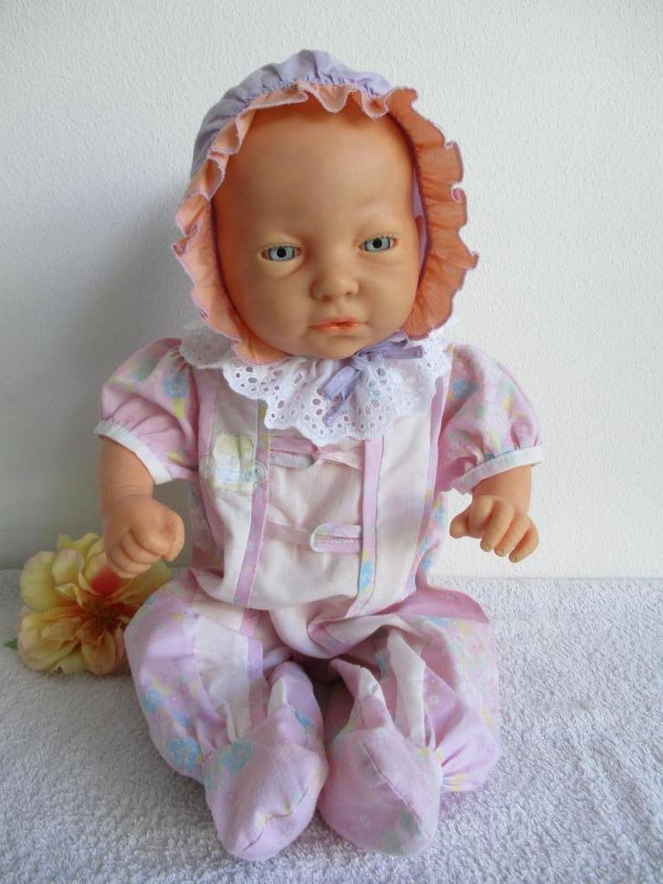 🌸Mooie vintage FURGA Babypop MEISJE Italië 1988., Verzamelen, Poppen, Zo goed als nieuw, Babypop, Ophalen of Verzenden