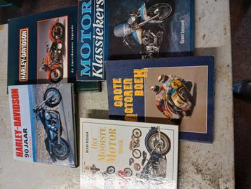 5 boeken over motorfietsen beschikbaar voor biedingen