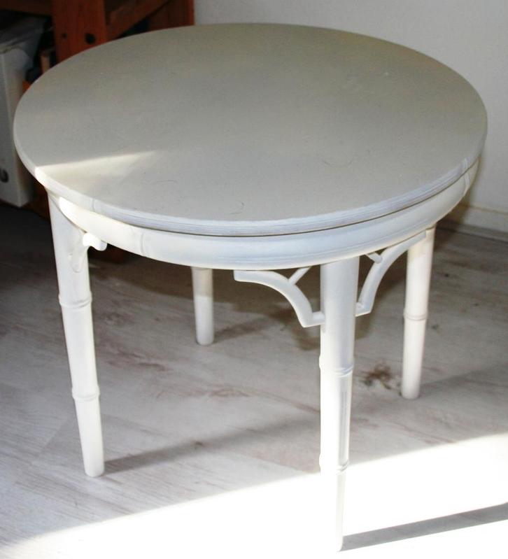 Kleine witte side table van bamboo uit Indonesië, Huis en Inrichting, Tafels | Sidetables, Gebruikt, 50 tot 75 cm, 50 tot 100 cm