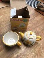 2-delig aardewerk theepot,  geel/wit met bloemen, nieuw, 2x, Huis en Inrichting, Overige typen, Nieuw, Ophalen of Verzenden, Overige stijlen