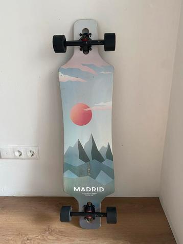 Madrid longboard - nieuwstaat beschikbaar voor biedingen
