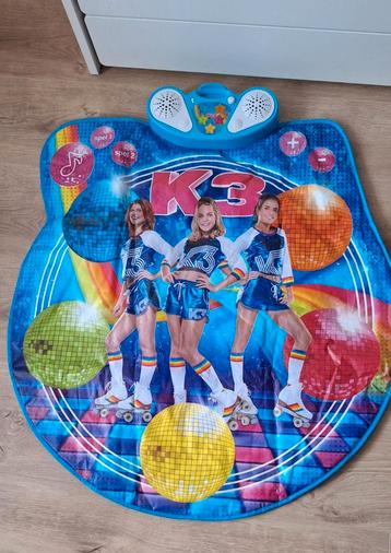 K3 dansmat (oude samenstelling met klaasje) incl doos beschikbaar voor biedingen