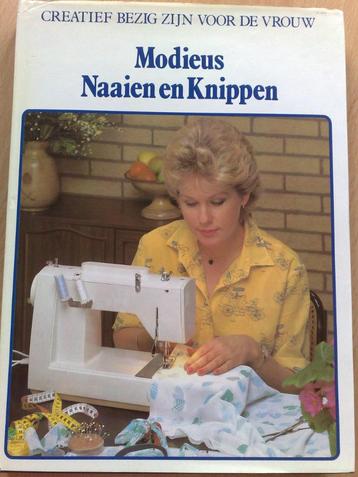 Boek = Zelf mode maken Modieus Naaien en Knippen beschikbaar voor biedingen