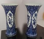 Twee kaststel vazen, Antiek en Kunst, Antiek | Vazen, Ophalen of Verzenden