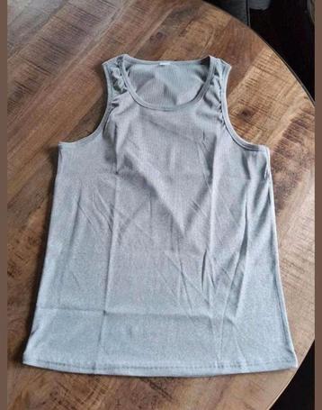 Nieuwe top maat S. Okselmaat 46 cm. Grijs of zwart beschikbaar voor biedingen