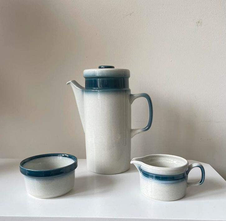 Wedgwood Blue Pacific, Koffiekan/melk en suiker potje 1975, Huis en Inrichting, Keuken | Servies, Zo goed als nieuw, Overige typen