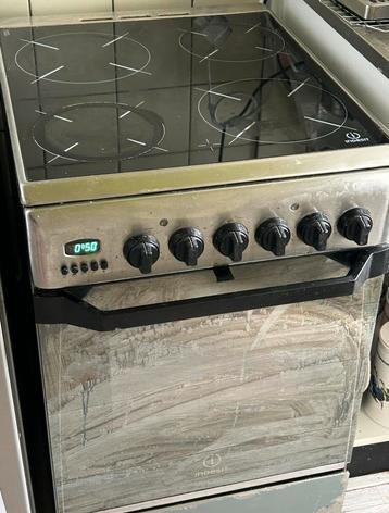 Indesit Fornuis beschikbaar voor biedingen