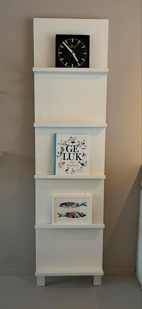 VT Wonen Pronkrek - Wit, Huis en Inrichting, Kasten | Boekenkasten, Zo goed als nieuw, Minder dan 50 cm, 200 cm of meer, Minder dan 25 cm