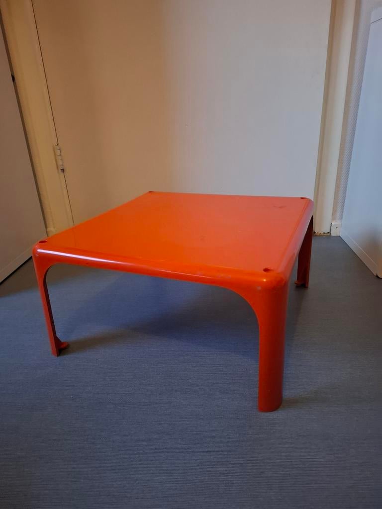 Space Age Italiaanse Design Tafel - artimide magistretti, Huis en Inrichting, Tafels | Salontafels, Space Age, Gebruikt, Vierkant