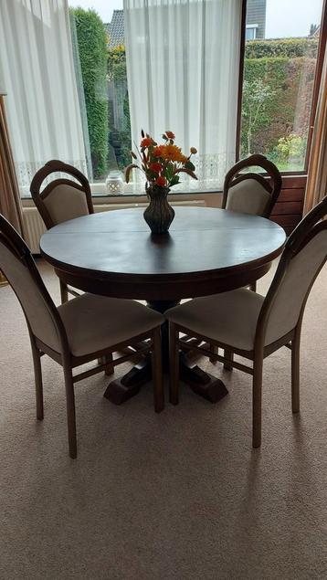 eiken tafel beschikbaar voor biedingen