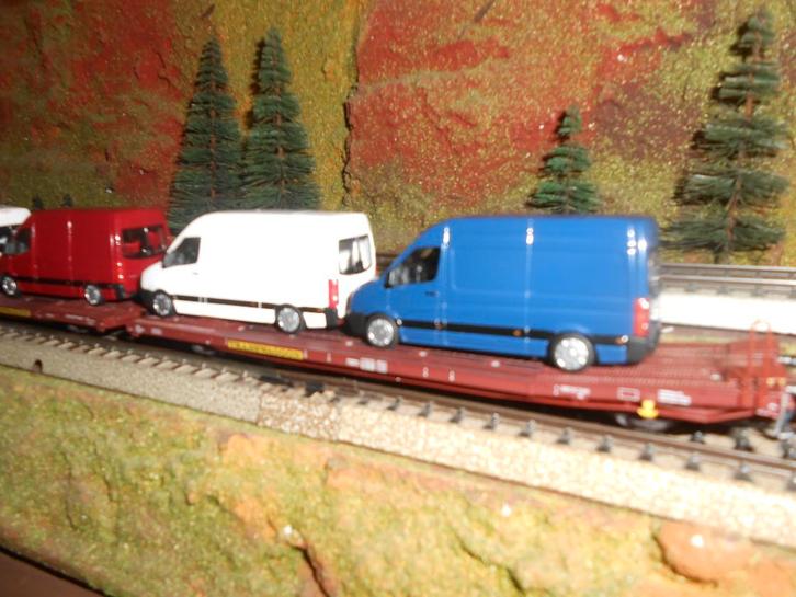 Märklin 47430 Flachwagen-Paar Laads 800B met 4 bestelbusjes, Hobby en Vrije tijd, Modeltreinen | H0, Nieuw, Wagon, Wisselstroom