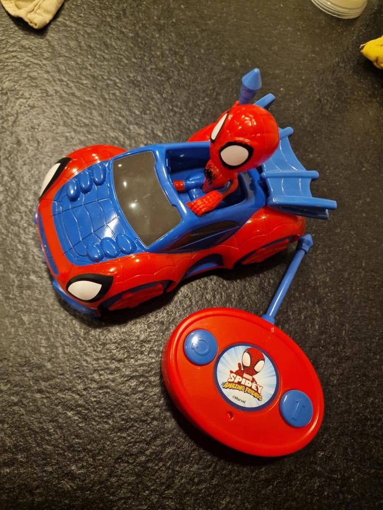 Spiderman bestuurbare auto, Kinderen en Baby's, Speelgoed | Speelgoedvoertuigen, Ophalen of Verzenden, Zo goed als nieuw, Afstandsbediening