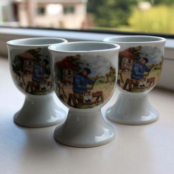Drie nostalgische eierdopjes klompenmaker oude ambachten beschikbaar voor biedingen