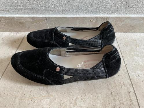 Tod's: z.g.a.n. zwarte suede schoentjes maat 37, Kleding | Dames, Schoenen, Zo goed als nieuw, Instappers, Zwart, Verzenden