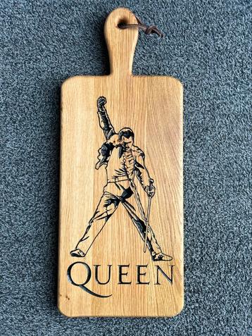 Unieke borrelplank met Queen logo beschikbaar voor biedingen