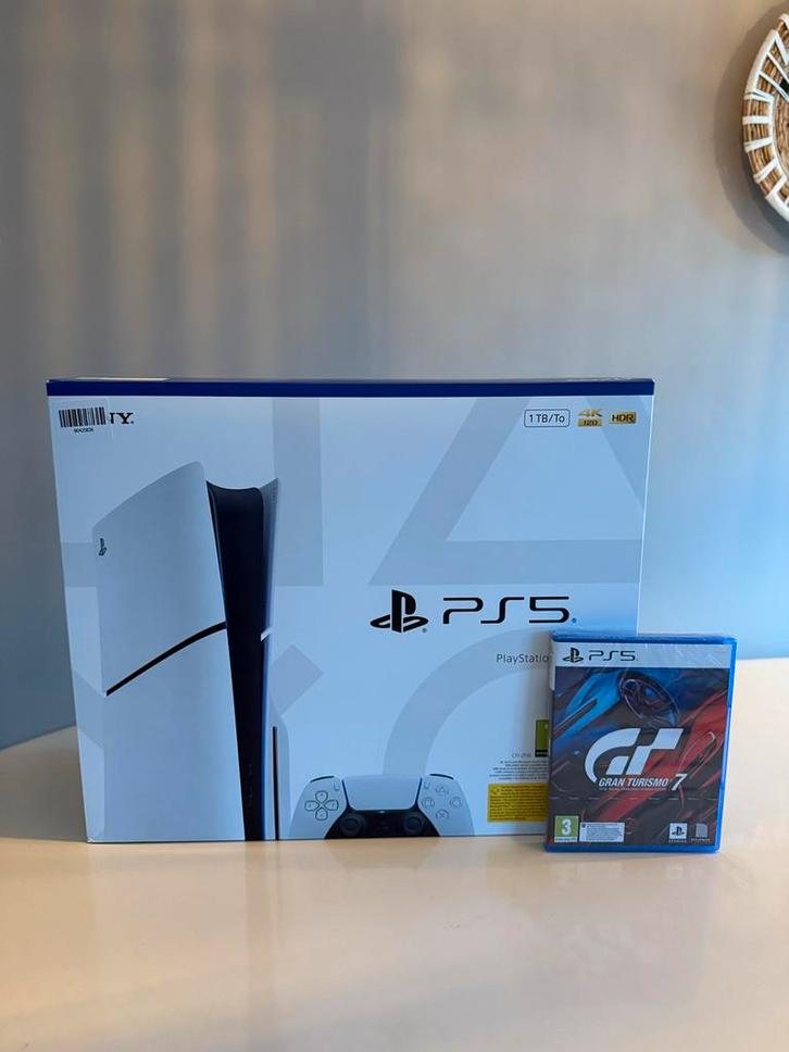 PlayStation 5 1TB + Gran Turismo 7 Nieuw in ongeopende doos, Spelcomputers en Games, Spelcomputers | Sony PlayStation 5, Zo goed als nieuw