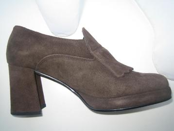 Fraaie suede pump benetton -39- nieuw beschikbaar voor biedingen