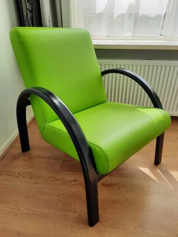 Groene Fauteuil met Zwart Frame beschikbaar voor biedingen