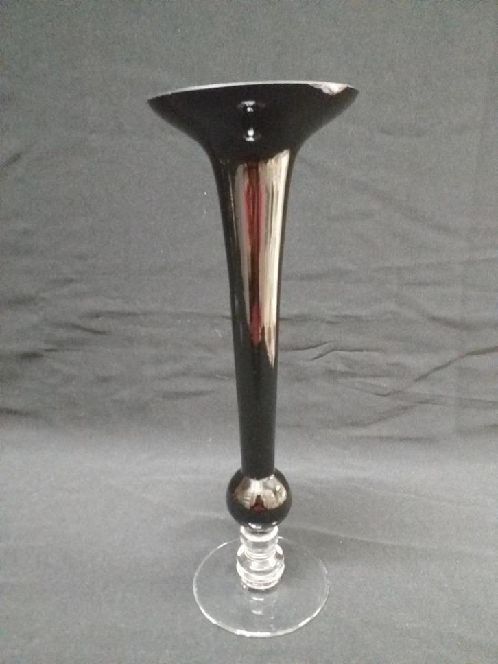 Hoge zwarte vaas met transparante voet, Huis en Inrichting, Woonaccessoires | Vazen, Zo goed als nieuw, Zwart, Minder dan 50 cm