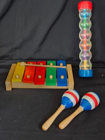 Regenmaker  sambabal maracas en xylofoon  beschikbaar voor biedingen