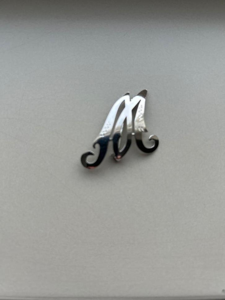 Zilveren Broche - Letter M, Sieraden, Tassen en Uiterlijk, Kettingen, Zo goed als nieuw, Zilver, Ophalen of Verzenden