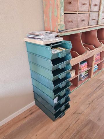 Vintage lectuur bakken opberg bakken beschikbaar voor biedingen