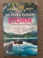 Lucinda Riley - Storm, Boeken, Literatuur, Lucinda Riley, Ophalen of Verzenden, Zo goed als nieuw