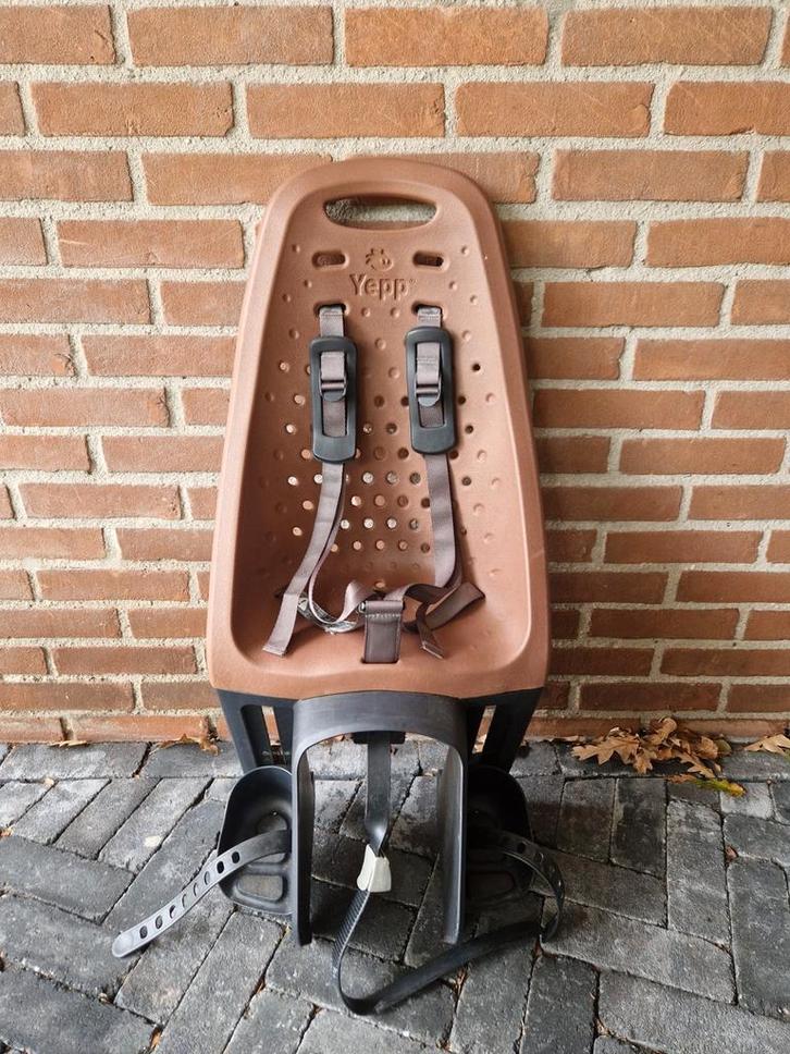 Thule Yepp maxi fietszitje achter bruin., Fietsen en Brommers, Fietsaccessoires | Fietsstoeltjes, Zo goed als nieuw, Ophalen
