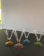 Mid century borrelglaasjes met verschillende kleuren voet, Ophalen of Verzenden, Zo goed als nieuw, Borrel- of Shotglas